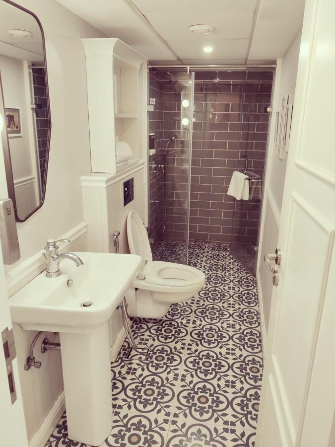 Deluxe Single Room on Food & Beverage